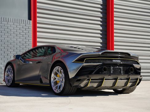 Used 2020 Lamborghini Huracan EVO image 2