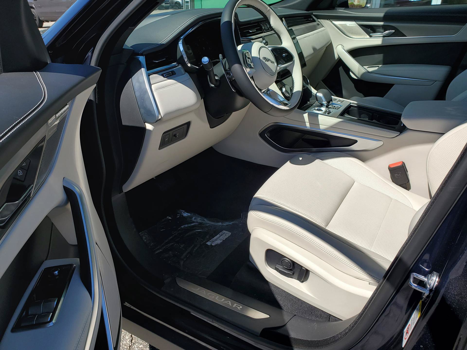 New 2026 Jaguar F-PACE R-Dynamic S AWD/4WD image 10