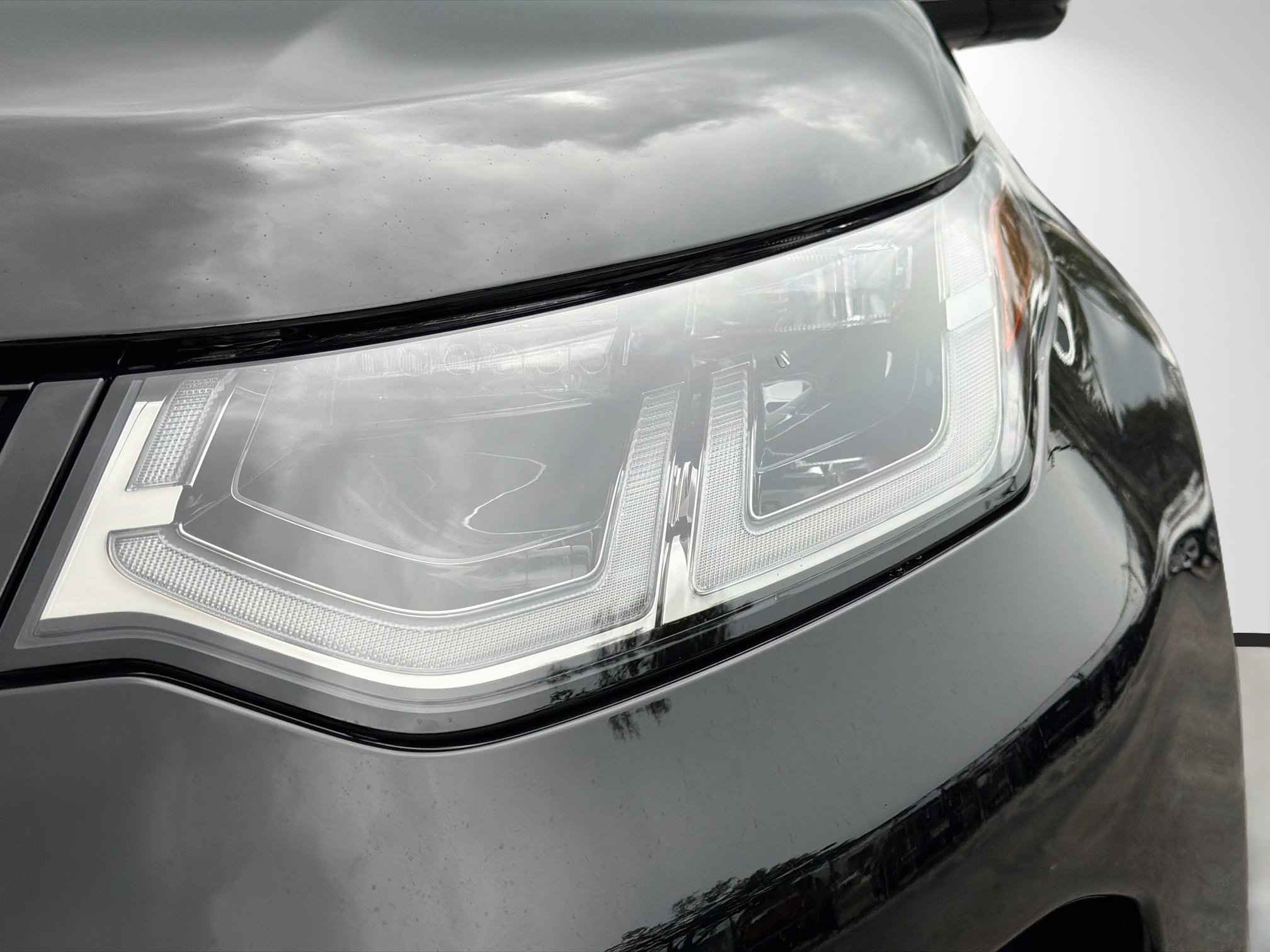 New 2026 Land Rover Discovery Sport Landmark AWD/4WD image 9