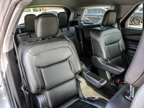 Used 2022 Ford Explorer XLT w/ Equipment Group 202A AWD/4WD image 20