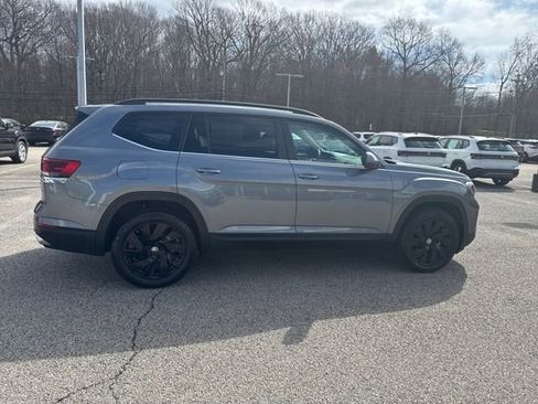 Used 2025 Volkswagen Atlas SE image 9