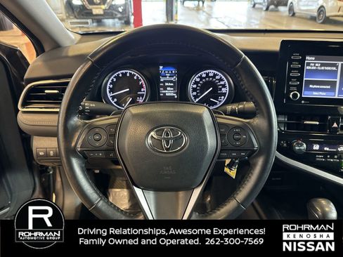Used 2024 Toyota Camry SE image 11