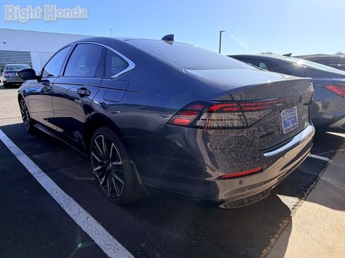 Used 2023 Honda Accord Touring image 3