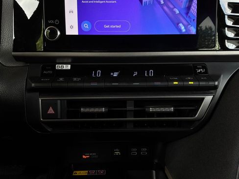 Used 2025 Toyota Camry LE FWD image 25