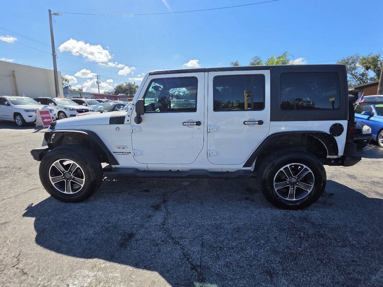 Used 2016 Jeep Wrangler Unlimited Sahara w/ Connectivity Group AWD/4WD image 3