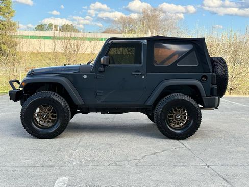 Used 2017 Jeep Wrangler Sport AWD/4WD image 13
