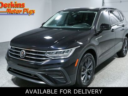 Used 2022 Volkswagen Tiguan SE w/ Panoramic Sunroof Package