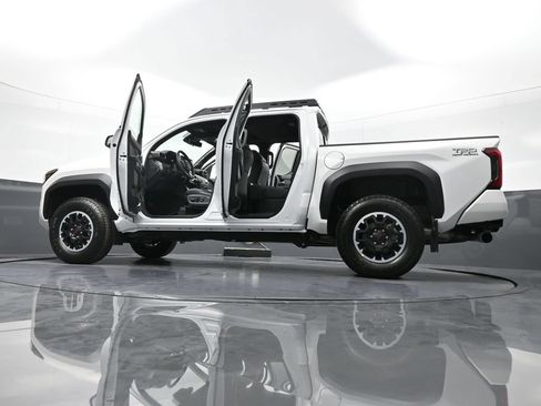 Certified 2024 Toyota Tacoma TRD Off-Road w/ TRD Off Road Premium Package AWD/4WD image 47
