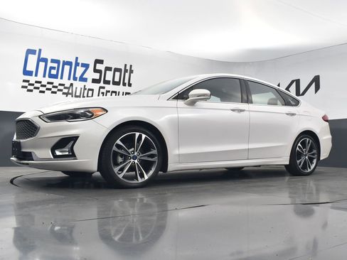 Used 2019 Ford Fusion Titanium image 18