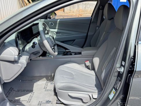 Used 2025 Hyundai Elantra SEL FWD image 16