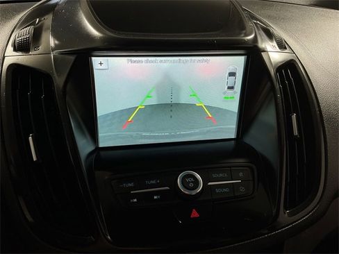 Used 2019 Ford Escape SEL image 2