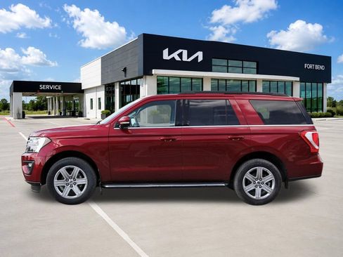 Used 2018 Ford Expedition XLT w/ Equipment Group 202A RWD image 8