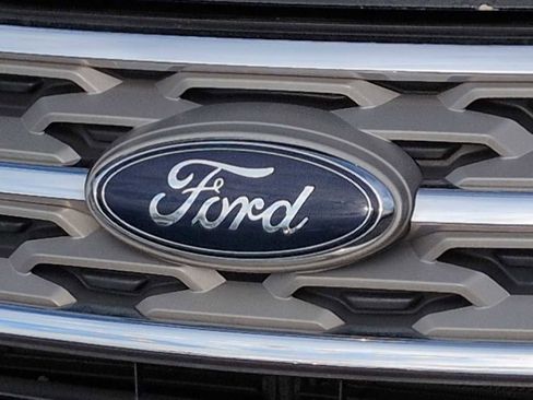 Used 2018 Ford Explorer XLT w/ Equipment Group 202A image 12