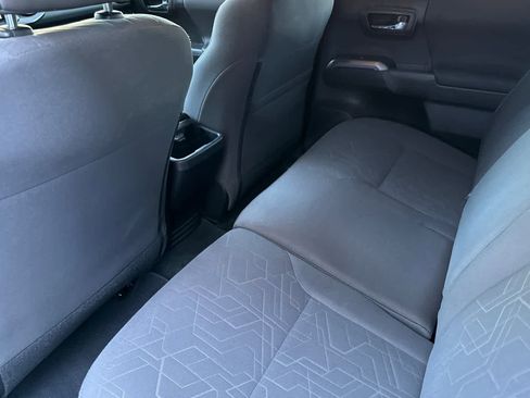 Used 2018 Toyota Tacoma TRD Off-Road w/ Technology Package image 12