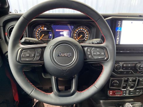 Used 2024 Jeep Gladiator Rubicon w/ Technology Group image 13