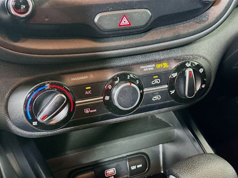 Used 2020 Kia Soul LX image 14