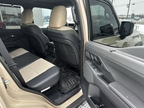 Used 2025 Lexus GX 550 image 5