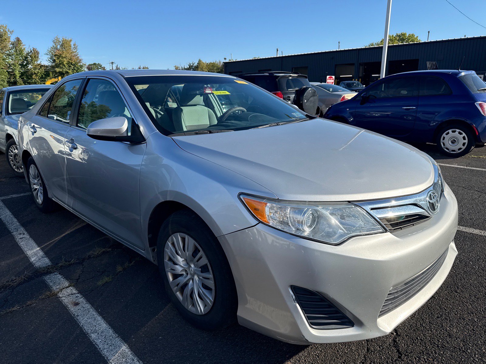 Used 2014 Toyota Camry LE w/ Moonroof Package FWD image 2