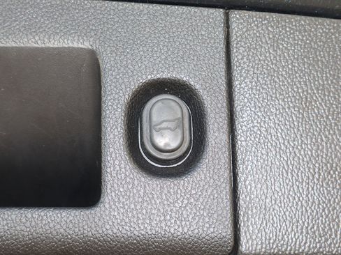 Used 2019 GMC Yukon XL SLT w/ Open Road Package image 24