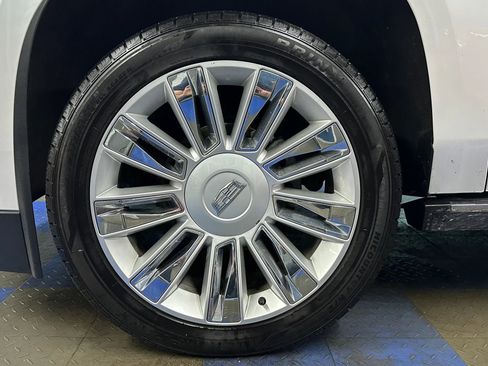 Used 2019 Cadillac Escalade Premium Luxury image 85