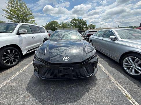 Used 2025 Toyota Camry SE w/ Convenience Package AWD/4WD image 2