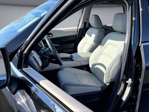 Certified 2023 Nissan Pathfinder SL FWD image 21
