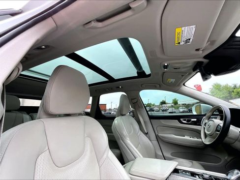 Used 2021 Volvo XC60 T8 Inscription w/ Advanced Package image 24