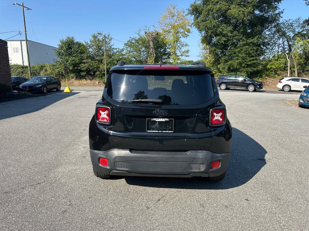 Used 2017 Jeep Renegade Altitude FWD image 6