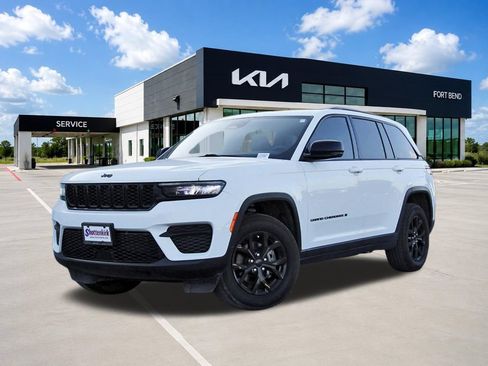 Used 2024 Jeep Grand Cherokee Altitude AWD/4WD image 1