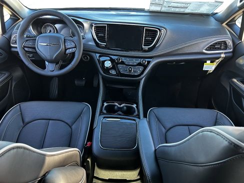 New 2026 Chrysler Pacifica Limited w/ S Appearance Package image 12