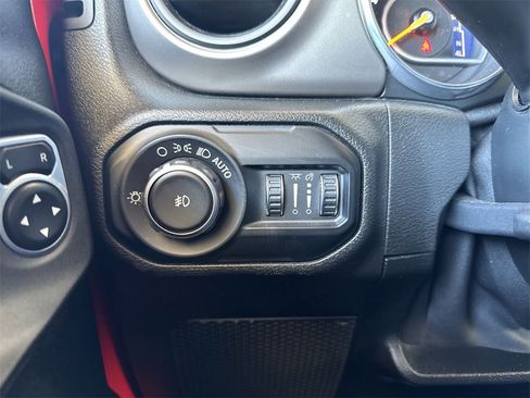 Used 2018 Jeep Wrangler Unlimited Sport S image 18