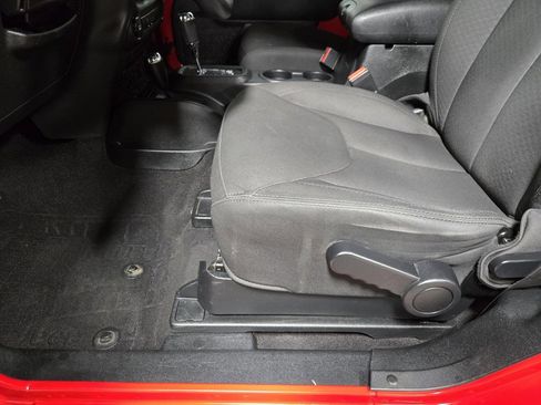 Used 2018 Jeep Wrangler Willys Wheeler image 9