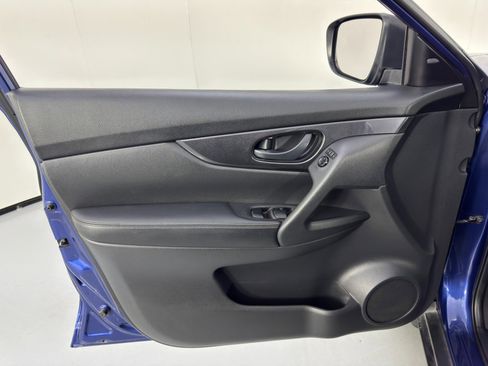 Used 2019 Nissan Rogue S image 35