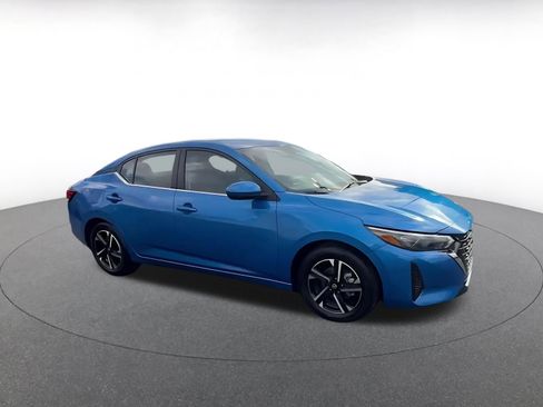 Used 2025 Nissan Sentra SV image 2