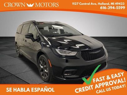 Used 2023 Chrysler Pacifica Touring-L w/ S Appearance Package