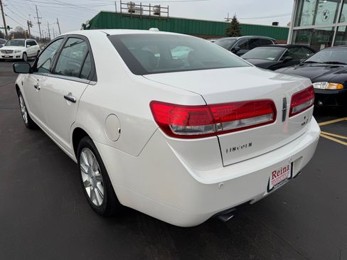 Used 2011 Lincoln MKZ image 8