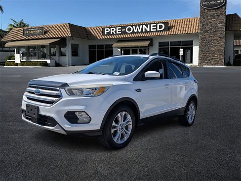 Used 2018 Ford Escape SE w/ Ford Safe & Smart Package image 3