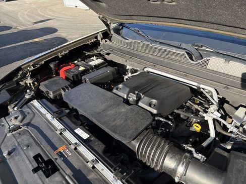 Used 2023 Chevrolet Colorado LT w/ LT Convenience Package II image 9