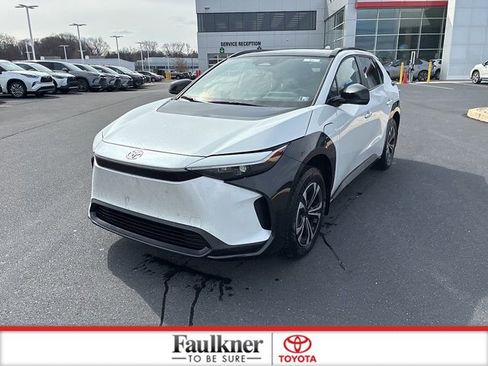 Used 2023 Toyota bZ4X XLE w/ Weather Package image 16