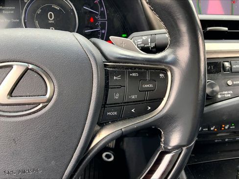 Used 2019 Lexus ES 300h w/ Premium Package image 25