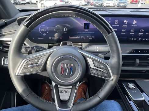 Certified 2025 Buick Enclave Avenir image 27