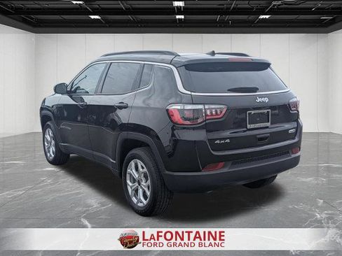 Used 2025 Jeep Compass Latitude w/ Sun & Sound Group AWD/4WD image 3