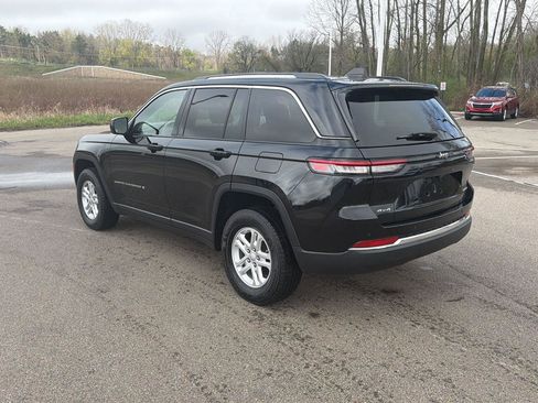 Used 2023 Jeep Grand Cherokee Laredo w/ Luxury Tech Group I AWD/4WD image 3