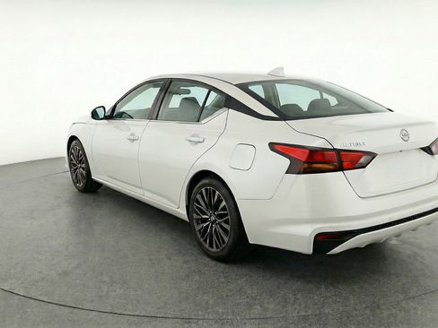 Used 2025 Nissan Altima 2.5 SV FWD image 6