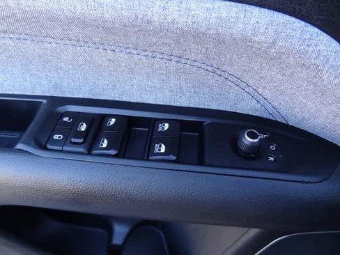 Used 2024 Jeep Compass Latitude image 15