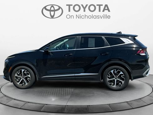 Used 2025 Kia Sportage EX FWD image 2
