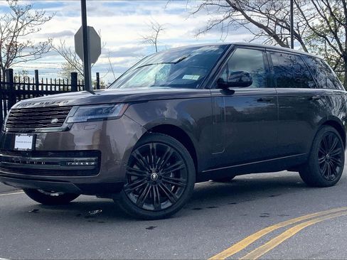 Used 2025 Land Rover Range Rover SE AWD/4WD image 1