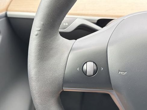 Used 2023 Tesla Model Y AWD image 21