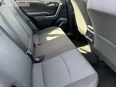 Used 2025 Toyota RAV4 XLE AWD/4WD image 29