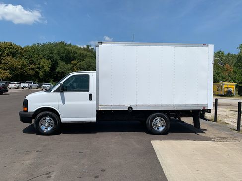 Used 2017 Chevrolet Express 3500 RWD image 6